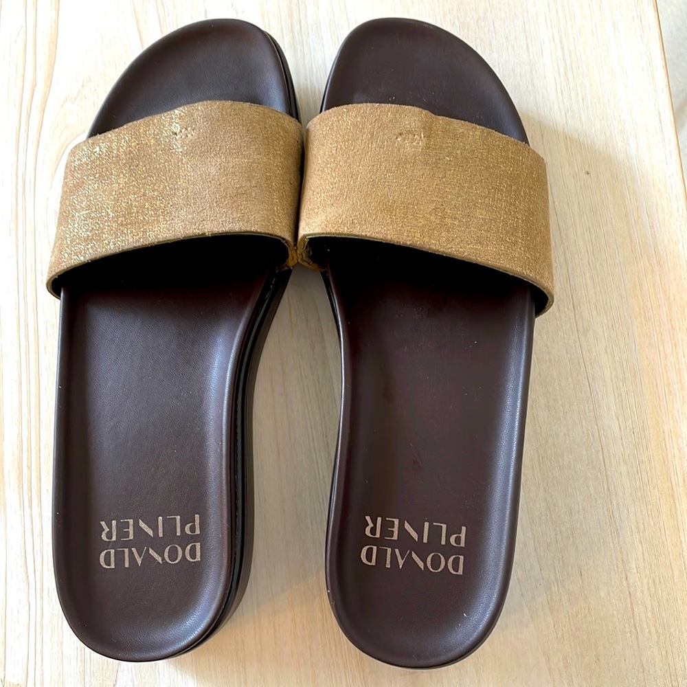 Donald peliner leather sandals. New and soft.